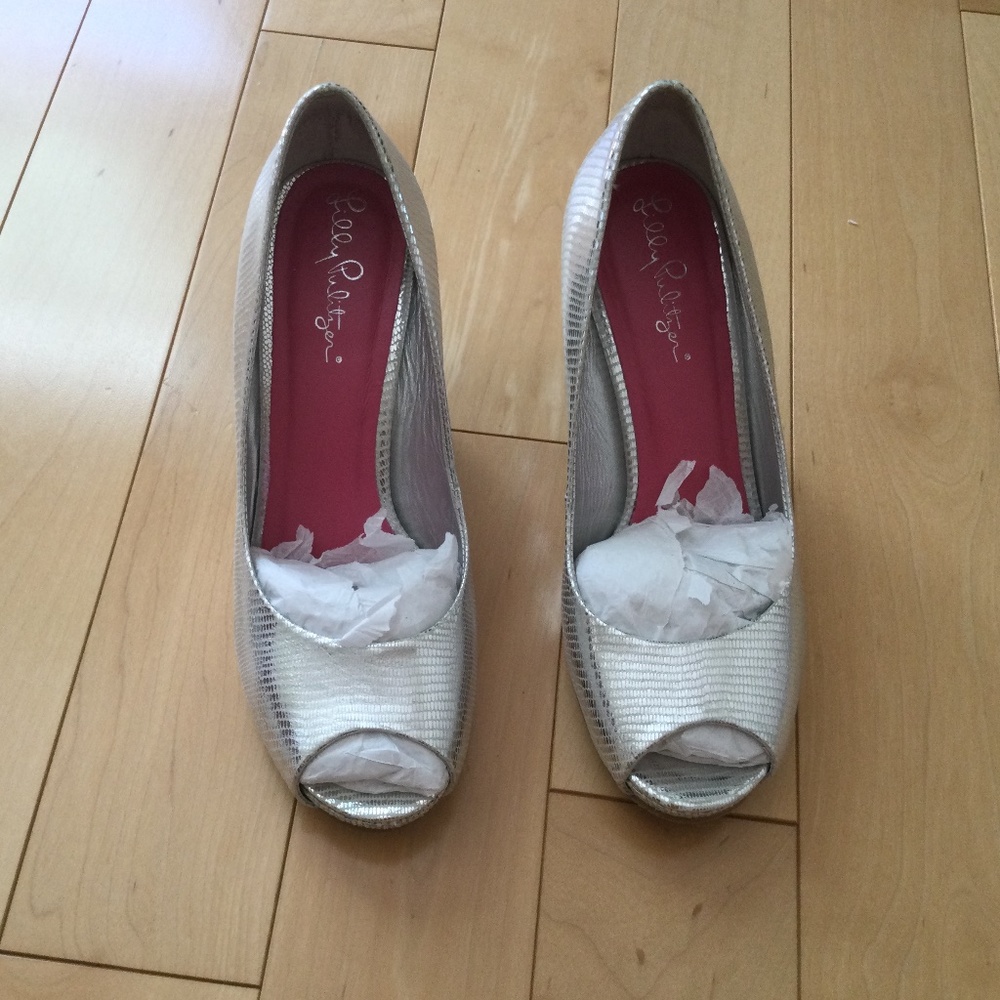 Lilly Pulitzer Silver Metallic Resort Chic Wedge-EUC